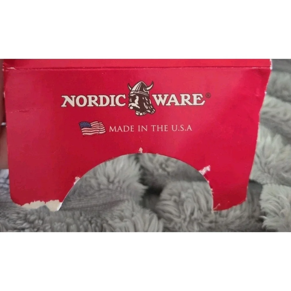 Nordic Ware Holiday CHRISTMAS Tree BUNDT Cake Pan w/Train Cast Aluminum